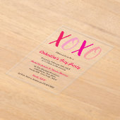 ハグ&モダンキス(XOXO)バレンタインデーパーティー アクリル招待状 (レイダウン)