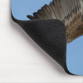 ハゲのワシが水に向かってダイビングする マウスパッド (コーナー)