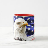 ハゲのワシを持つ米国国旗 マグカップ (中央)