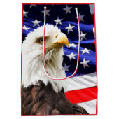 ハゲのワシを持つ米国国旗 ミディアムペーパーバッグ (裏面)