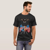 ハゲ飛んでいるワシ、アメリカ国旗 Tシャツ (正面フル)