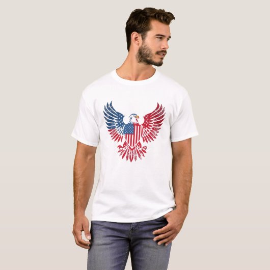 ハゲ・イーグルとアメリカ国旗を持つ愛国的デザイン Tシャツ (正面フル)