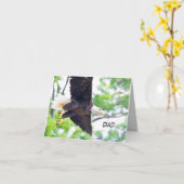 ハゲ・イーグルをフィーチャーした父の日のカード カード (黄色い花)