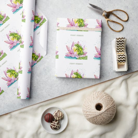 ハスおもしろいの上のカエル ラッピングペーパー (クラフト)