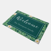 ハスのラグーンパターン – 白い蓮 ドアマット (アングル)