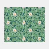 ハスのラグーンパターン – 白い蓮 フリースブランケット (正面(横))