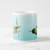 ハスの上の黄色いカエル ジャンボコーヒーマグカップ (正面)