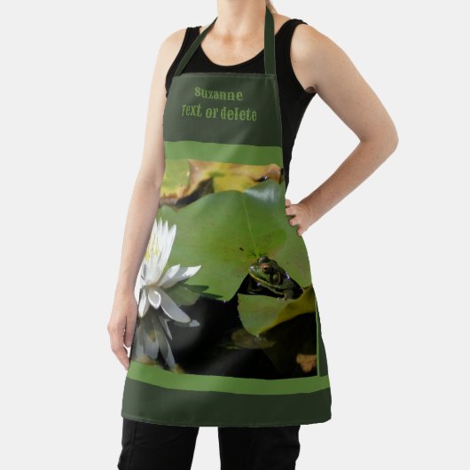 ハスの花を愛でる可愛いカエルパーソナライズされた エプロン (インサイチュ)