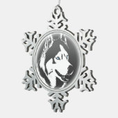 ハスキーなオーナメントのシベリアンハスキーの休日の装飾 スノーフレークピューターオーナメント (右)