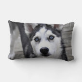 ハスキーな子犬の枕 ランバークッション (裏面)