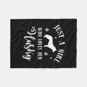 ハスキーを愛する少女 |ハスキードッグデコール フリースブランケット (正面(横))