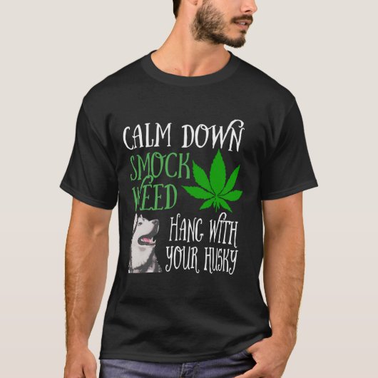 ハスキーを活つる動して雑草を落ち着ける Tシャツ (正面)