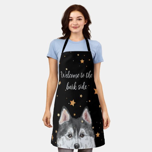 ハスキーエプロンへようこそバークサイドおもしろい犬 エプロン (着用した状態)