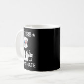 ハターズは中指トランプおもしろい2024を憎むつもりP コーヒーマグカップ (正面左)