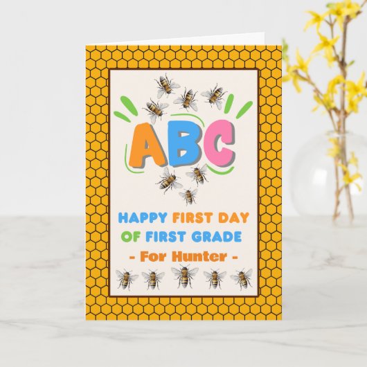 ハチと一年生の最初の日の名前を追加 カード (黄色い花)