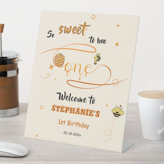 ハチの巣のハニー 1歳の誕生日おめでとう 台座サイン (インサイチュ)