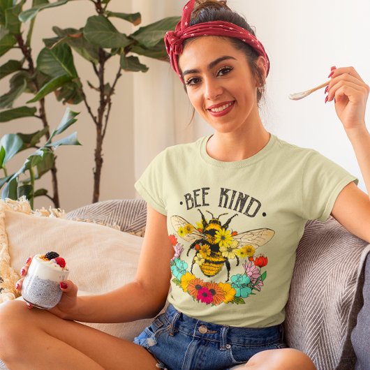 ハチの種類ワイルドフラワーグラフィック Tシャツ