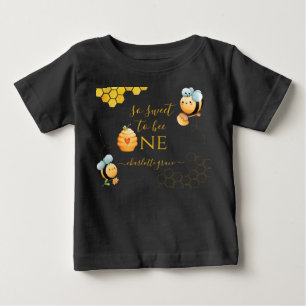 ハチの誕生日おめでとう 1歳の誕生日 ベビーTシャツ