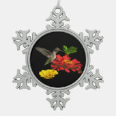 ハチドリとジンニアス スノーフレークピューターオーナメント (正面)