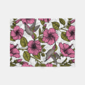 ハチドリとピンクのハイビスカスの花 フリースブランケット (正面(横))