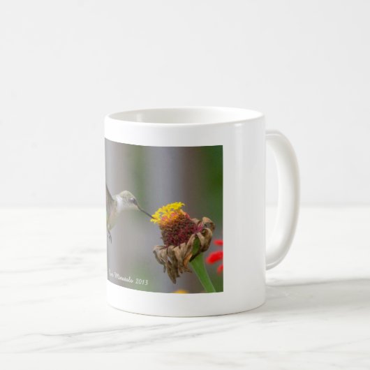ハチドリのクラシックで白いマグ コーヒーマグカップ (正面右)
