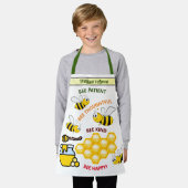 ハチパーソナライズされた蜂と蜂蜜キッズ エプロン (着用した状態)