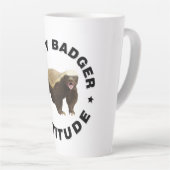 ハチミアナグマの態度 カフェラテマグ (右アングル)