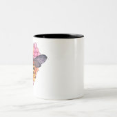 ハチミツの巣を作るミツバチ ツートーンマグカップ (中央)