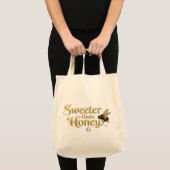 ハチミツよりも甘い| ゴールデンヴィンテージ ハチ好きアート トートバッグ (正面(商品))