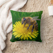 ハチミツバチオンザイエローダンデリオン クッション (ブランケット)