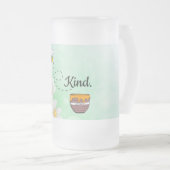 ハチミツフローラグリーン昆虫漫画文字 フロストグラスビールジョッキ (正面右)