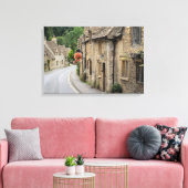 ハチミツ色のコテージCastle Combe, UK canvas キャンバスプリント (インサイチュ (リビング))