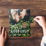 ハッカスタムピー夫人の記念結婚写真 ジグソーパズル<br><div class="desc">祝結婚お周年記念ミセスと私たちのおもしろいとトレンディー、幸せな記念日の写真ジカスタムグソーパズル。当社のデザインは、あなたの特別な写真を表示する大規模なフルデザインを備えている。パズル写真の上に結婚表示されたトレンディーの白い活字デザインでデザインされた日付と名前「Happy Anniversary」。真カスタマイズにのおもしろいと記念の記念の贈り物の日と名ユニーク前を付け結婚て。</div>