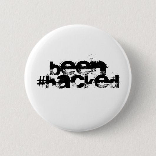 ハッキングされた 缶バッジ (正面)