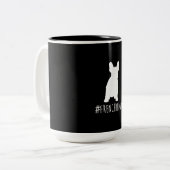 ハッシュタグフレンチパパ | フランスの bulldogパパ ツートーンマグカップ (正面左)