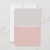 ハッシュタグモダン薄紫グレー赤面サンゴ婚礼rsvp 招待状 (裏面)