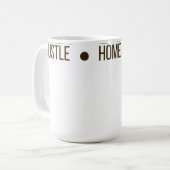 ハッスル、ホーム、ハート:やる気を起こさせる心地よいデザイン コーヒーマグカップ (正面左)