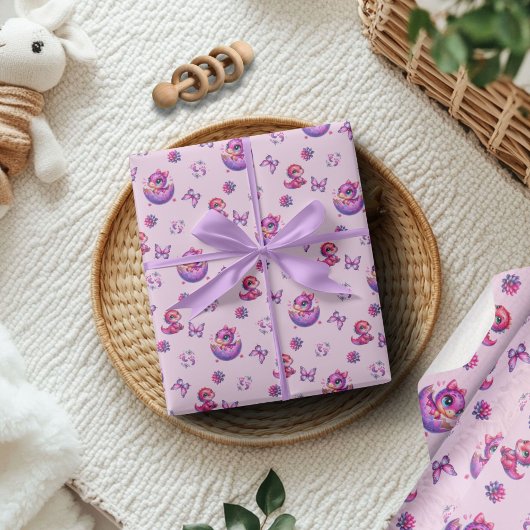 ハッチングマーンベビーピンク恐竜の赤ちゃんシャワー ラッピングペーパー