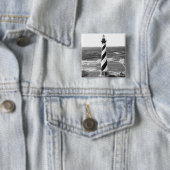 ハッテラス岬の灯台白黒写真 缶バッジ (インサイチュ)