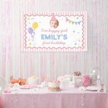 ハッピーな女の子 ピンクのカラフルな1歳の誕生日