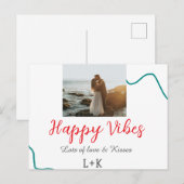 ハッピーな雰囲気のホリデーカップル名と日付の結婚式 赤 シーズンポストカード (正面/裏面)