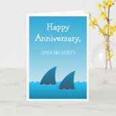 ハッピーアニバーサリーカップルシャークのグリーティングカード カード (黄色い花)