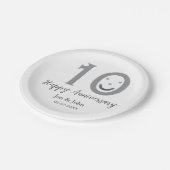 ハッピーアニバーサリーネーム日付グレー絵文字はっきりした ペーパープレート (アングル)