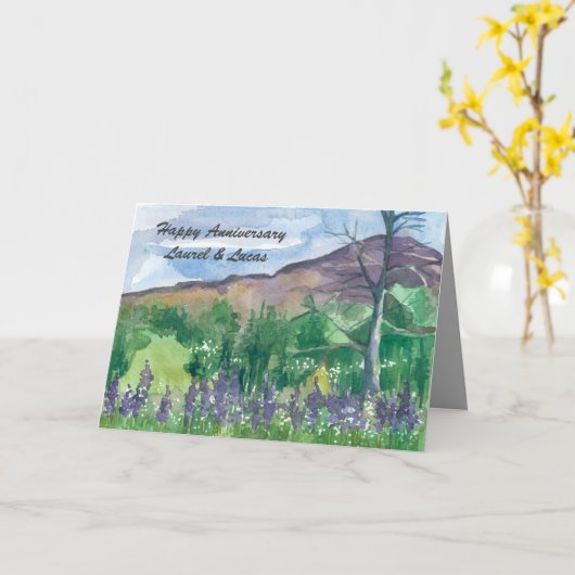 ハッピーアニバーサリーワイルドフラワーの牧草地がパーソナライズ カード (黄色い花)