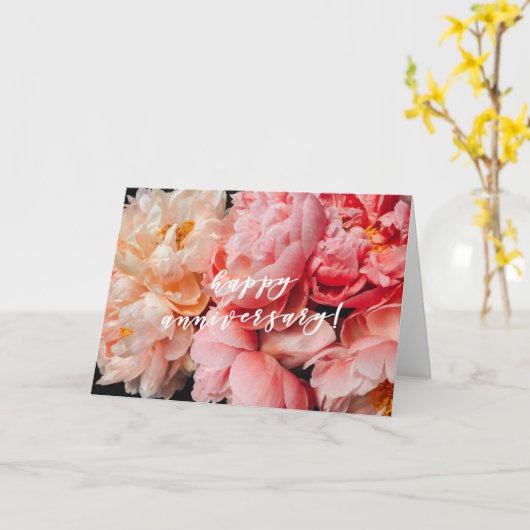 ハッピーアニバーサリー、エレガントピンクと珊瑚牡丹 カード (黄色い花)