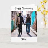 ハッピーアニバーサリー | Couple Holding Hands Urban Art カード (黄色い花)