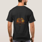 ハッピーアワーに集う2匹の愛らしいおしゃれ猫 Tシャツ (裏面)