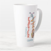 ハッピーイースターおもしろいキュイモダンーバニーラビットエッグ カフェラテマグ (右アングル)