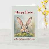 ハッピーイースターが大きな耳のウサギを隠す カード (黄色い花)