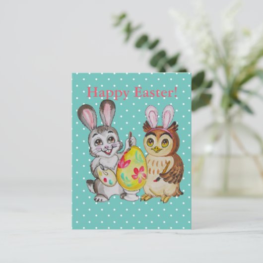 ハッピーイースターのバニーおよびフクロウの絵画の卵 シーズンポストカード (スタンド正面)